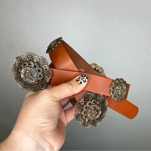 New York Studio | Brown Leather Belt Small Metal Florals - Picture 1 of 4